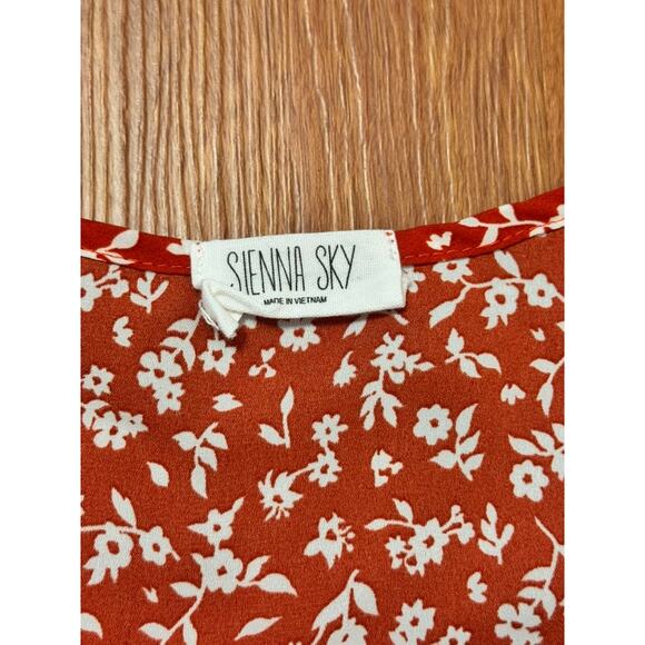 EUC! Sienna Sky Short Sleeve V-Neck Top - Small - Red & White - Picture 2 of 4